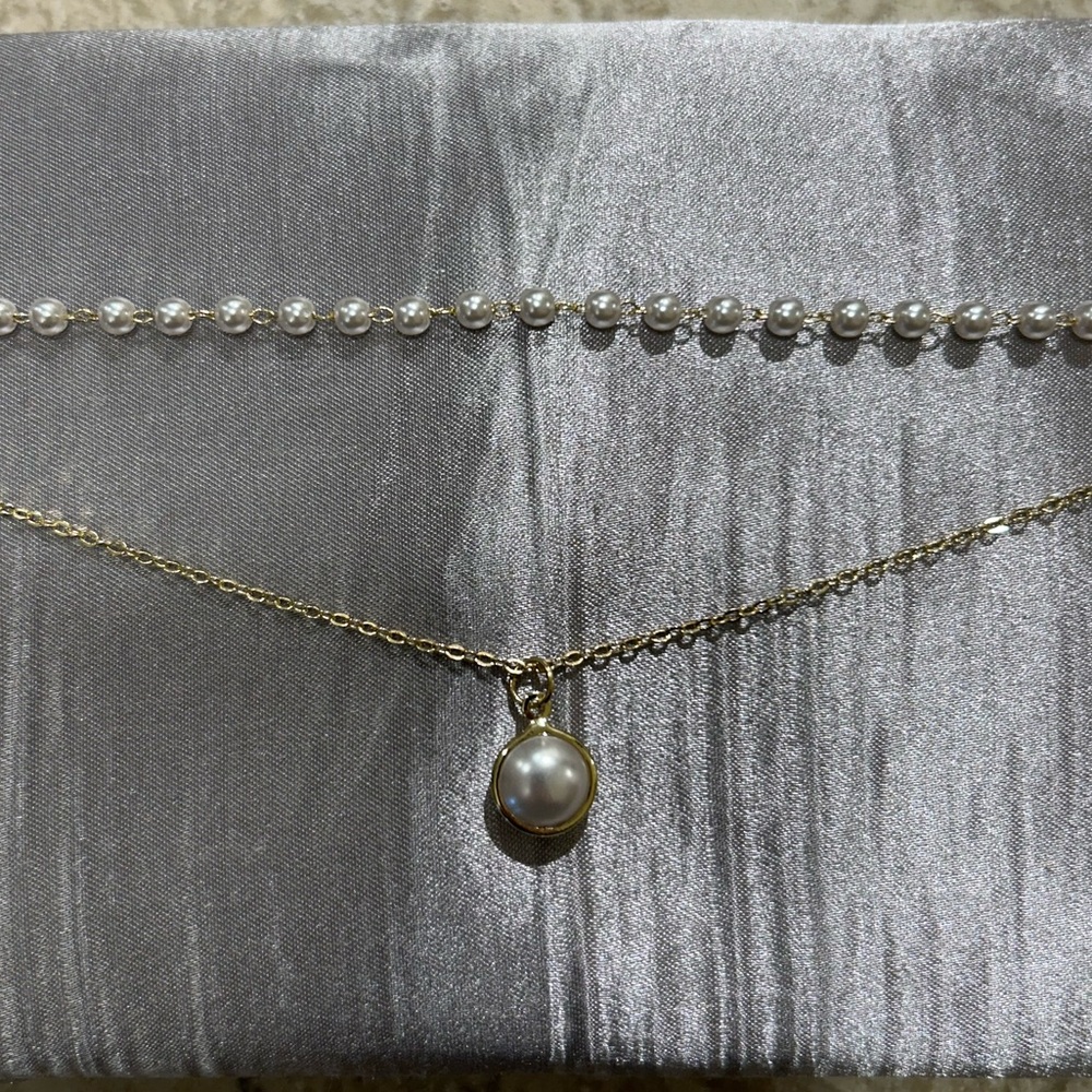 NWOT Layered Necklace: faux Pearl and Gold